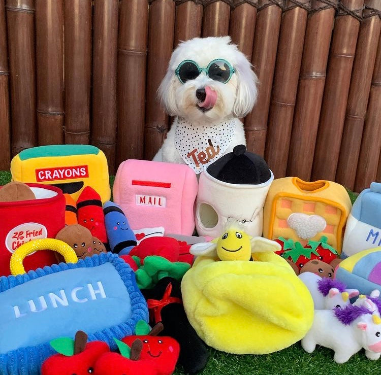 Popcorn dog toy featuring 3 popcorns to remove